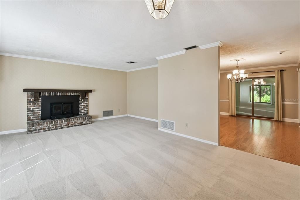 Active With Contract: $400,000 (3 beds, 2 baths, 2069 Square Feet)