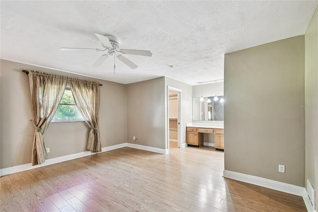 Active With Contract: $400,000 (3 beds, 2 baths, 2069 Square Feet)