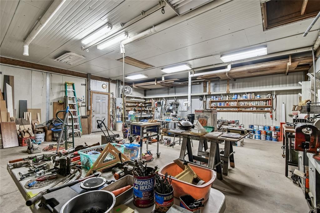 Active With Contract: $400,000 (3 beds, 2 baths, 2069 Square Feet)