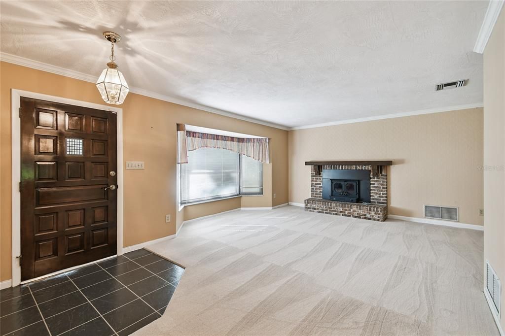 Active With Contract: $400,000 (3 beds, 2 baths, 2069 Square Feet)