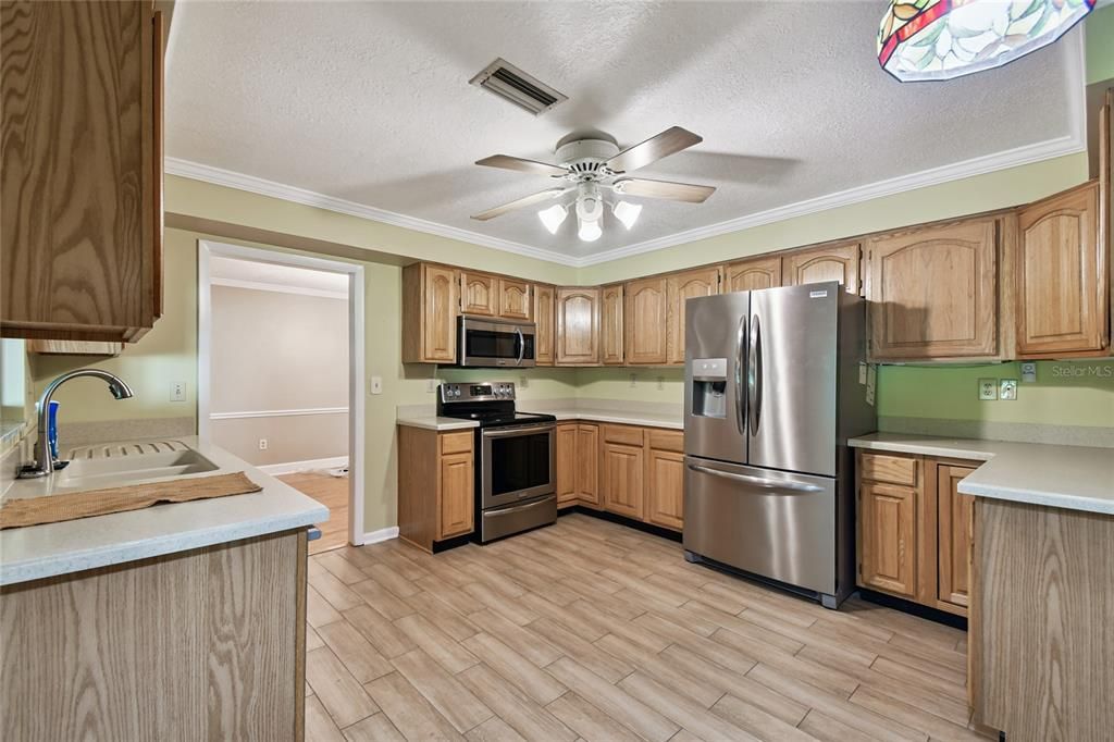 Active With Contract: $400,000 (3 beds, 2 baths, 2069 Square Feet)