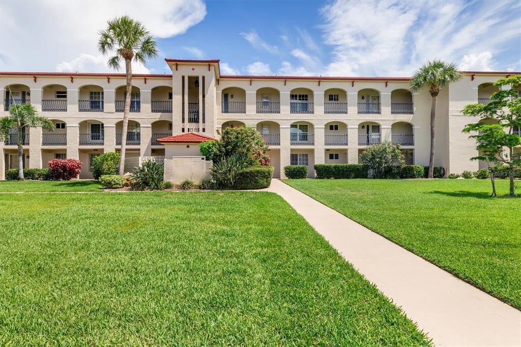 For Sale: $365,000 (2 beds, 2 baths, 1741 Square Feet)