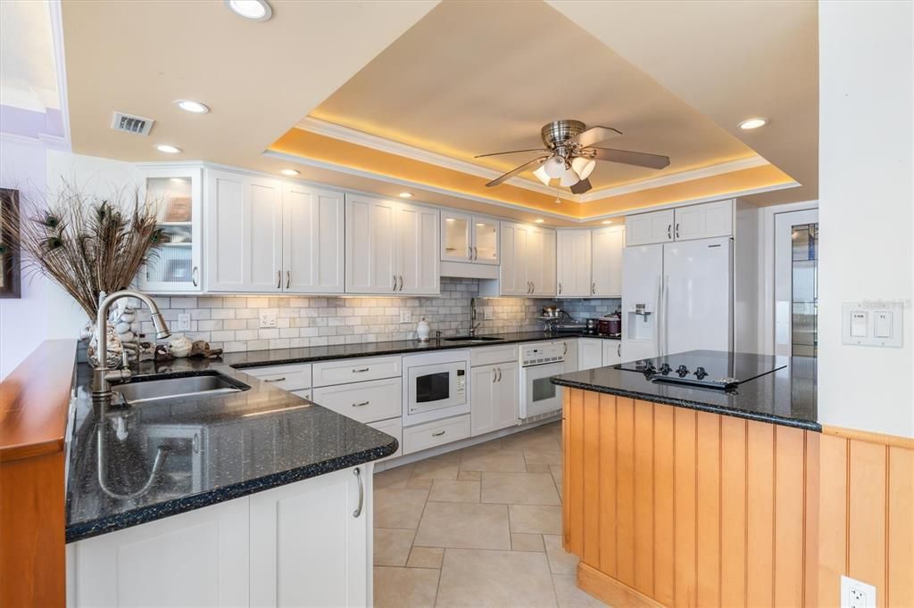 For Sale: $365,000 (2 beds, 2 baths, 1741 Square Feet)