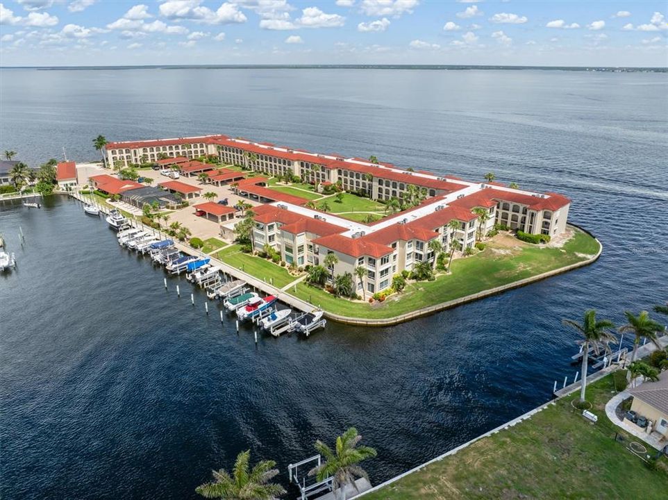 For Sale: $365,000 (2 beds, 2 baths, 1741 Square Feet)