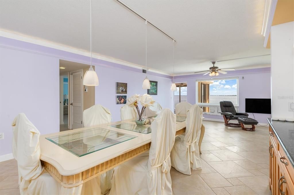 For Sale: $365,000 (2 beds, 2 baths, 1741 Square Feet)