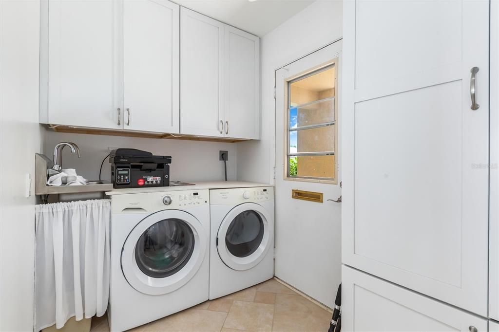 For Sale: $365,000 (2 beds, 2 baths, 1741 Square Feet)