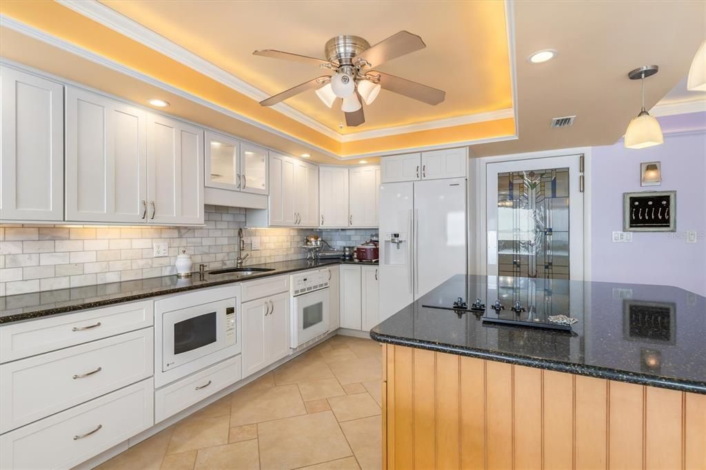 For Sale: $365,000 (2 beds, 2 baths, 1741 Square Feet)