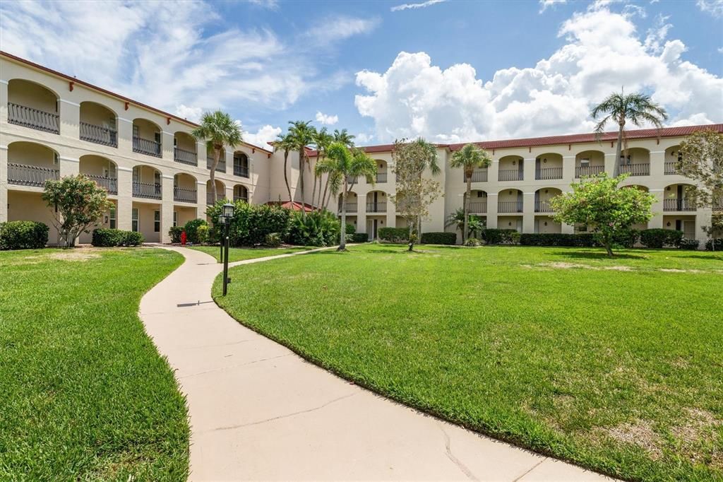 For Sale: $365,000 (2 beds, 2 baths, 1741 Square Feet)