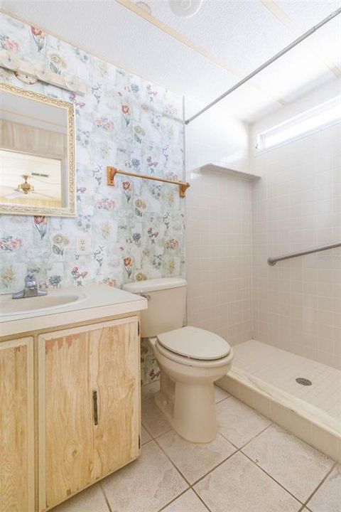 合同活跃: $119,900 (2 贝兹, 2 浴室, 1008 平方英尺)