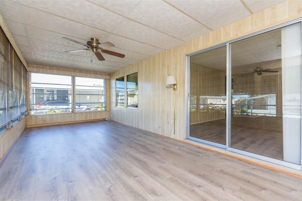 合同活跃: $119,900 (2 贝兹, 2 浴室, 1008 平方英尺)