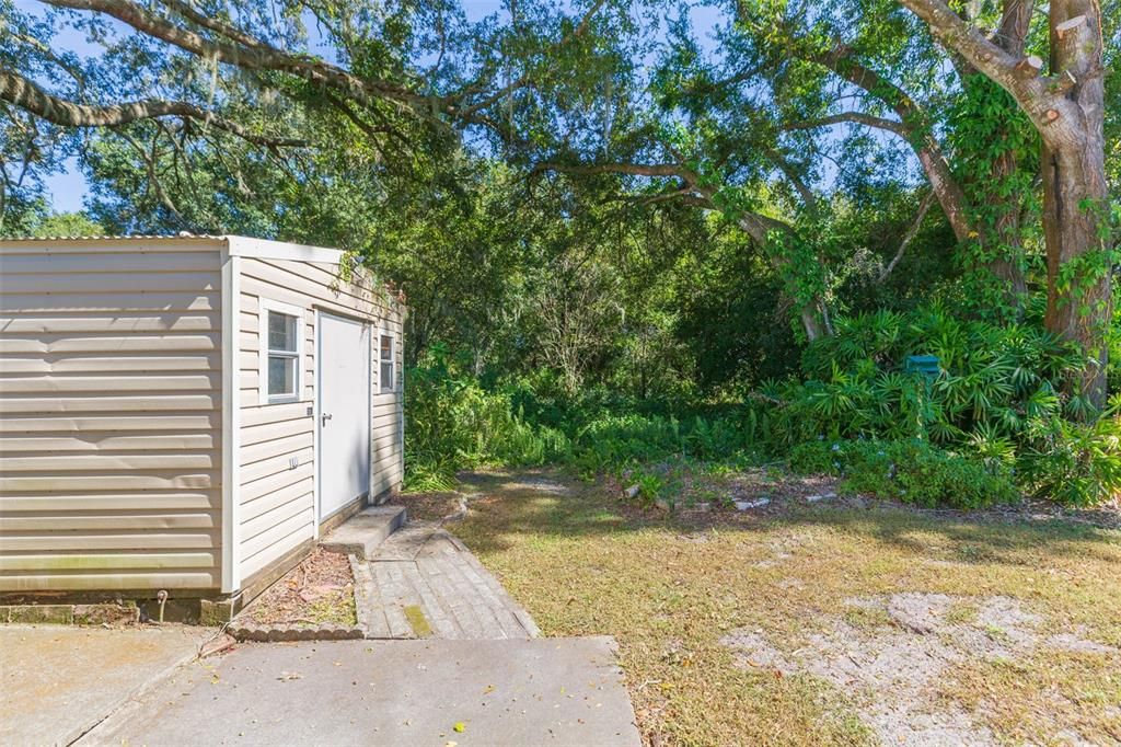 合同活跃: $119,900 (2 贝兹, 2 浴室, 1008 平方英尺)