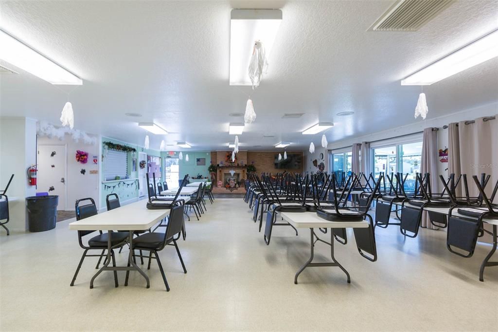 合同活跃: $119,900 (2 贝兹, 2 浴室, 1008 平方英尺)