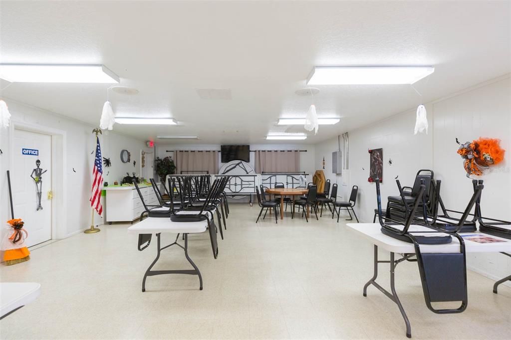 合同活跃: $119,900 (2 贝兹, 2 浴室, 1008 平方英尺)