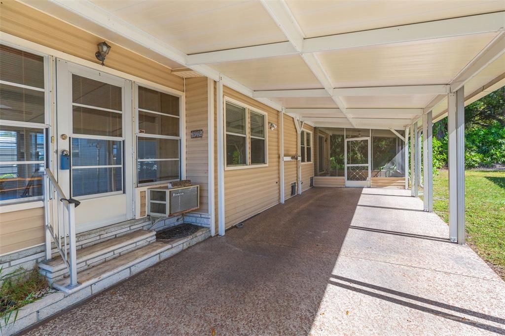 合同活跃: $119,900 (2 贝兹, 2 浴室, 1008 平方英尺)