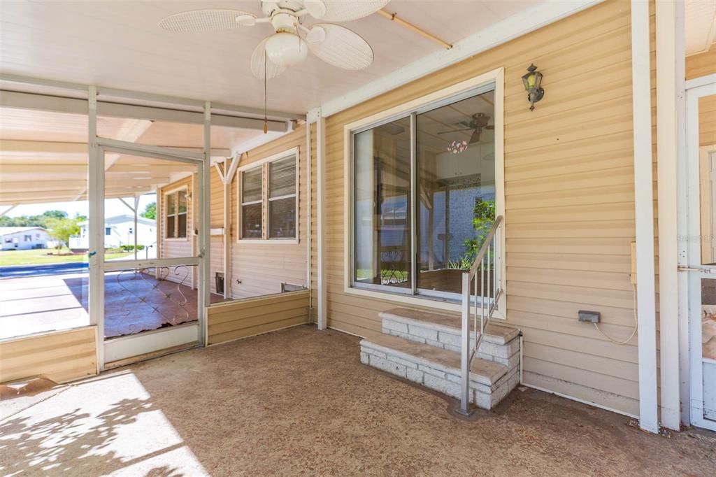 合同活跃: $119,900 (2 贝兹, 2 浴室, 1008 平方英尺)