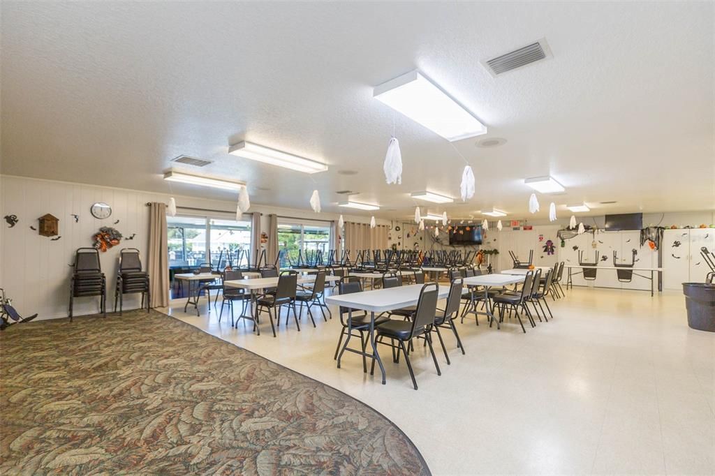 合同活跃: $119,900 (2 贝兹, 2 浴室, 1008 平方英尺)