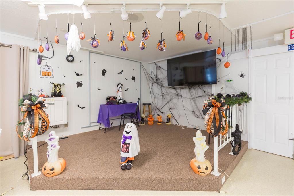 合同活跃: $119,900 (2 贝兹, 2 浴室, 1008 平方英尺)