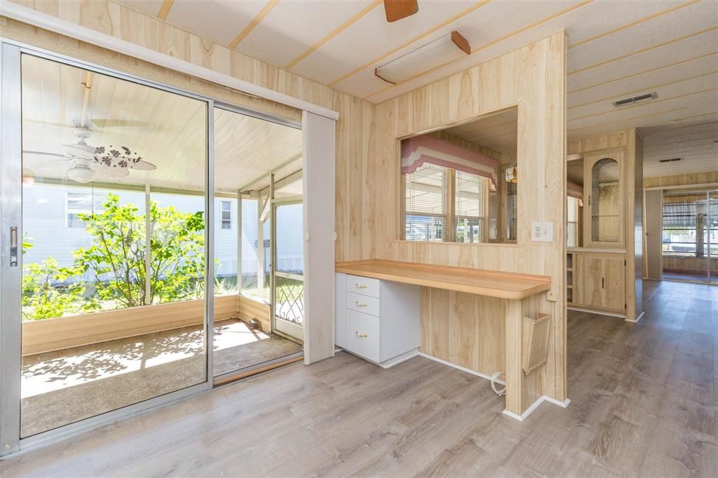 合同活跃: $119,900 (2 贝兹, 2 浴室, 1008 平方英尺)