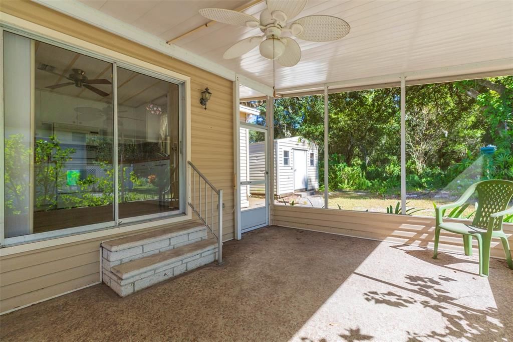 合同活跃: $119,900 (2 贝兹, 2 浴室, 1008 平方英尺)