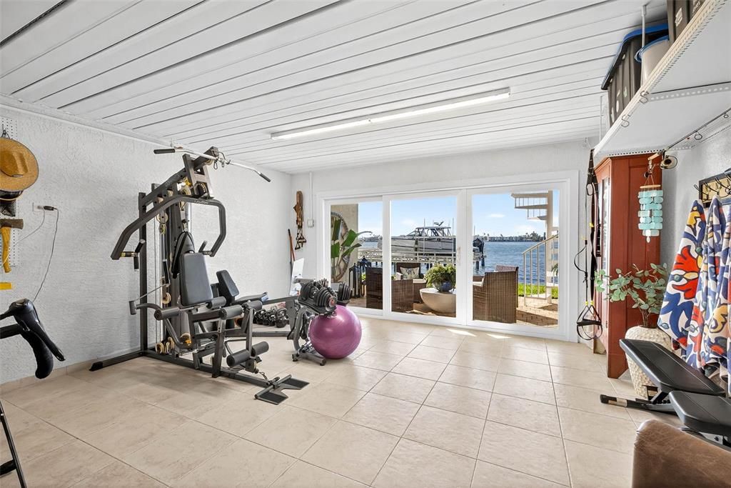 合同活跃: $1,875,000 (3 贝兹, 3 浴室, 2098 平方英尺)