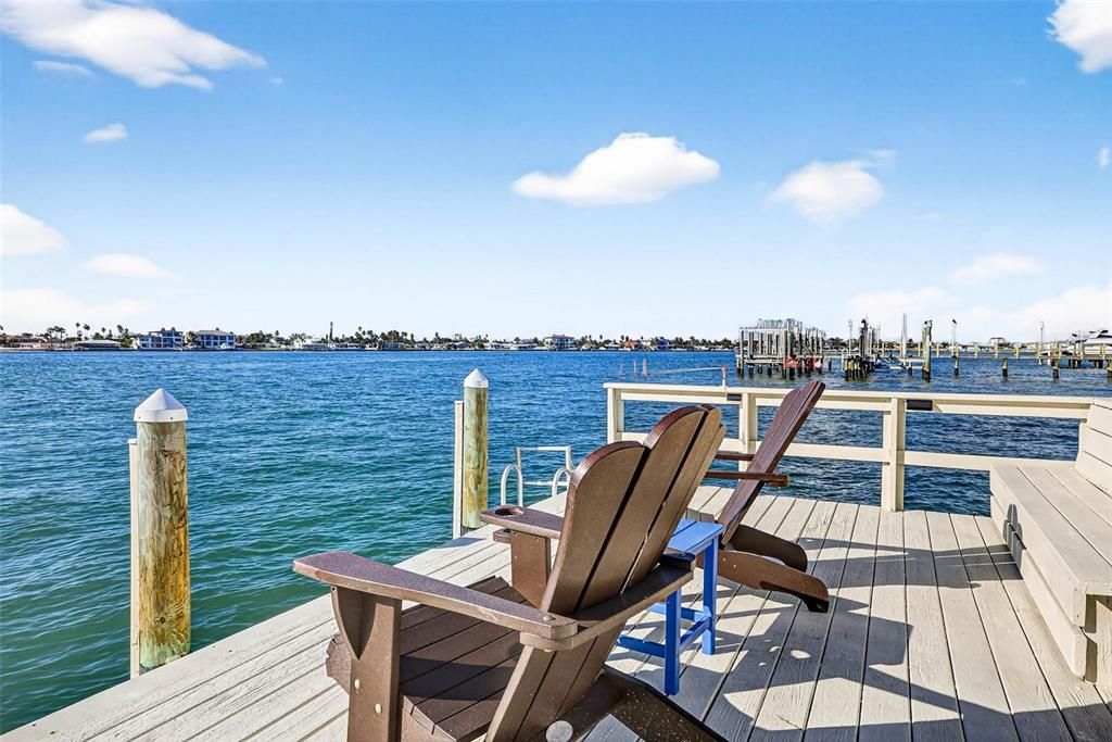 合同活跃: $1,875,000 (3 贝兹, 3 浴室, 2098 平方英尺)