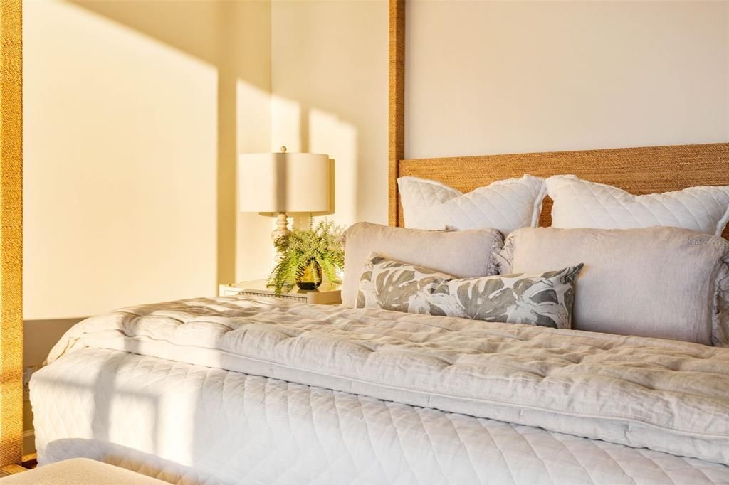 合同活跃: $1,875,000 (3 贝兹, 3 浴室, 2098 平方英尺)