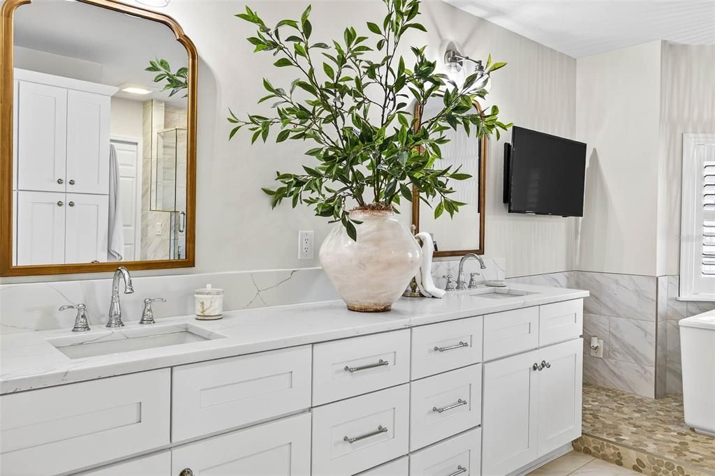 合同活跃: $1,875,000 (3 贝兹, 3 浴室, 2098 平方英尺)