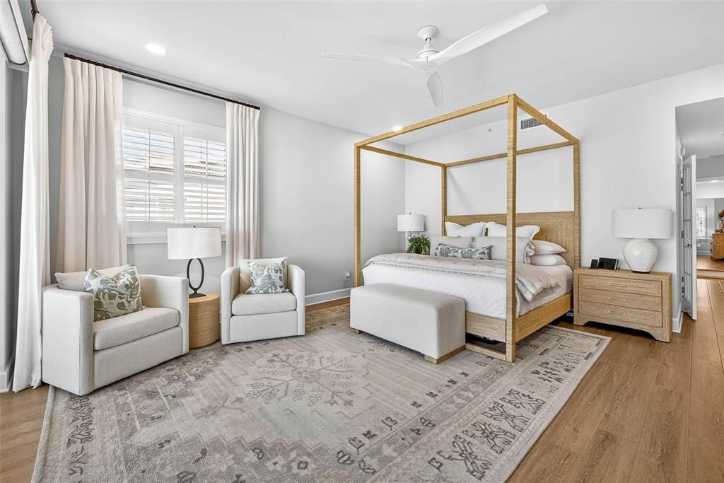 合同活跃: $1,875,000 (3 贝兹, 3 浴室, 2098 平方英尺)