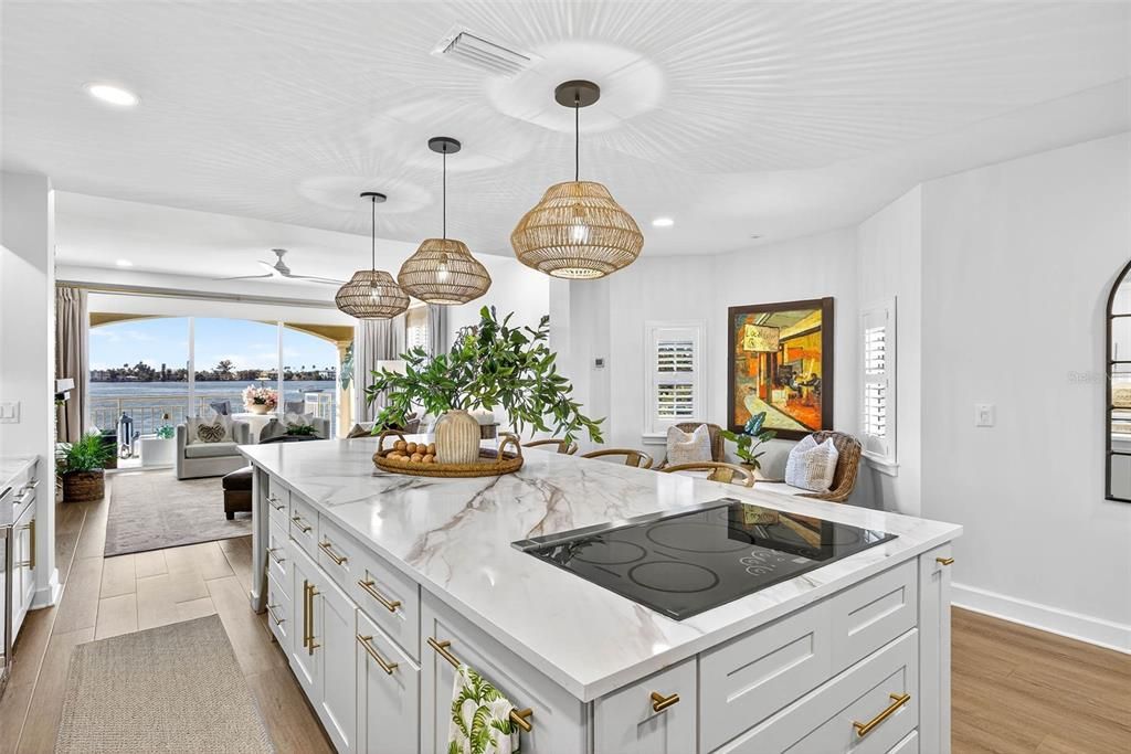 合同活跃: $1,875,000 (3 贝兹, 3 浴室, 2098 平方英尺)