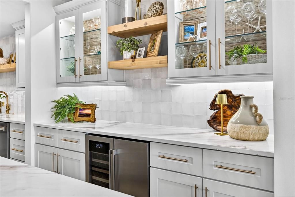 合同活跃: $1,875,000 (3 贝兹, 3 浴室, 2098 平方英尺)