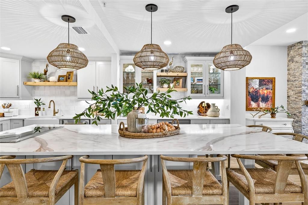 合同活跃: $1,875,000 (3 贝兹, 3 浴室, 2098 平方英尺)