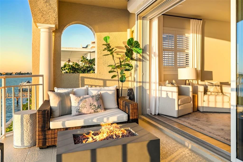 合同活跃: $1,875,000 (3 贝兹, 3 浴室, 2098 平方英尺)