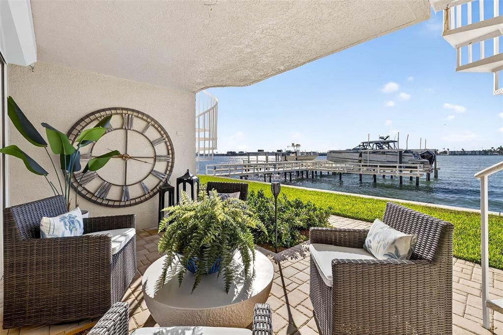 合同活跃: $1,875,000 (3 贝兹, 3 浴室, 2098 平方英尺)