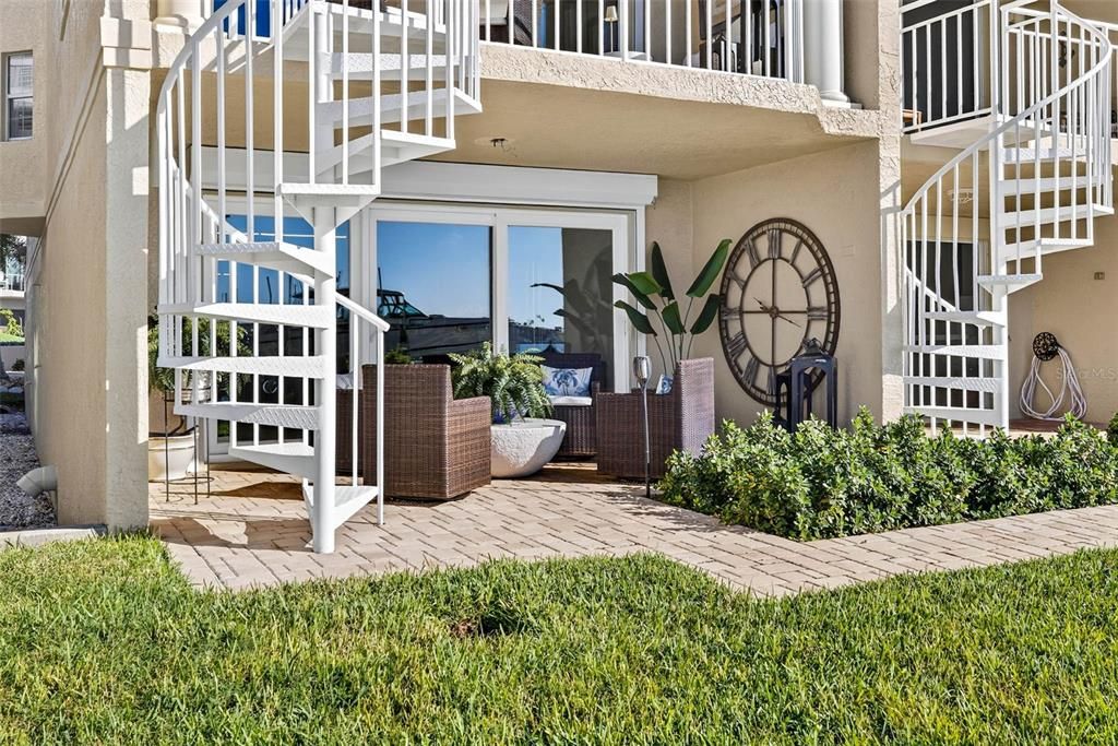 合同活跃: $1,875,000 (3 贝兹, 3 浴室, 2098 平方英尺)