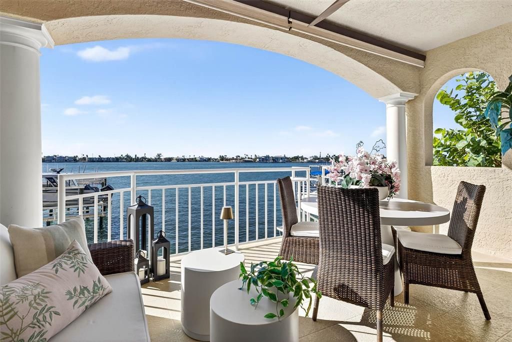 合同活跃: $1,875,000 (3 贝兹, 3 浴室, 2098 平方英尺)