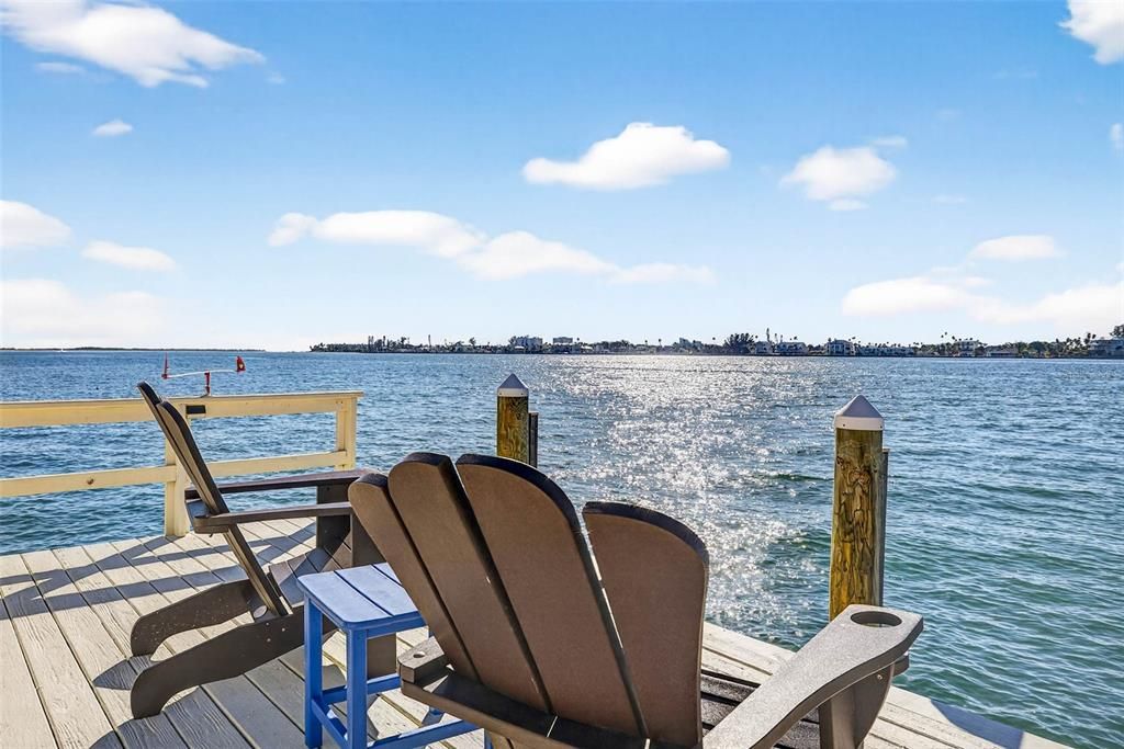 合同活跃: $1,875,000 (3 贝兹, 3 浴室, 2098 平方英尺)