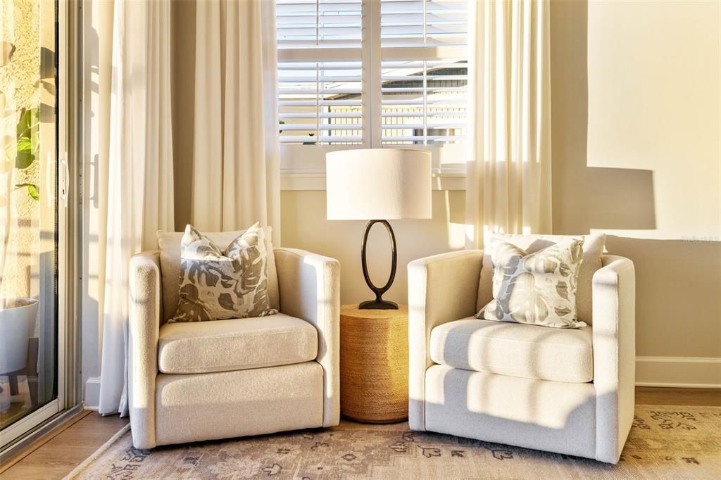 合同活跃: $1,875,000 (3 贝兹, 3 浴室, 2098 平方英尺)