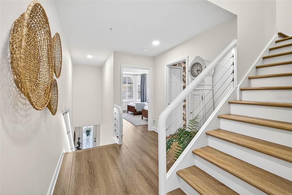 合同活跃: $1,875,000 (3 贝兹, 3 浴室, 2098 平方英尺)