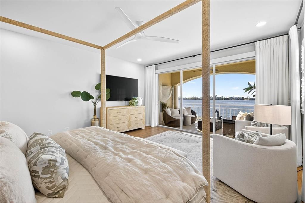 合同活跃: $1,875,000 (3 贝兹, 3 浴室, 2098 平方英尺)