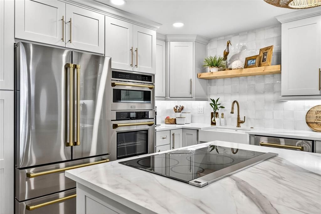 合同活跃: $1,875,000 (3 贝兹, 3 浴室, 2098 平方英尺)