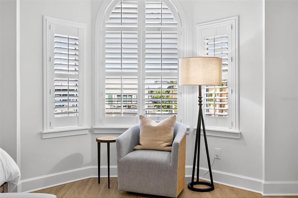 合同活跃: $1,875,000 (3 贝兹, 3 浴室, 2098 平方英尺)