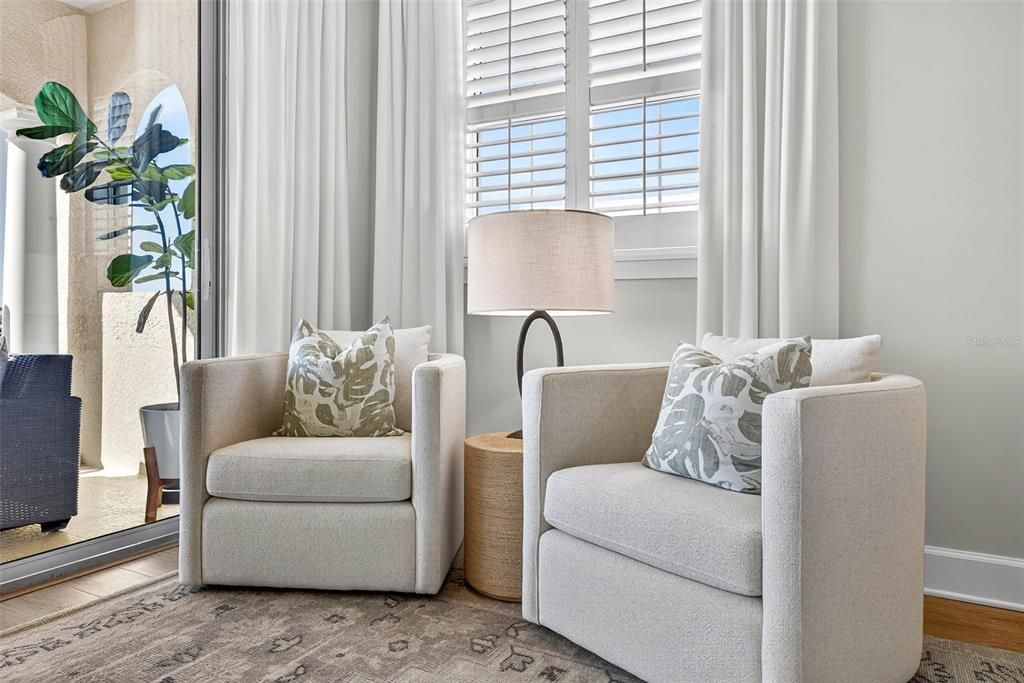 合同活跃: $1,875,000 (3 贝兹, 3 浴室, 2098 平方英尺)