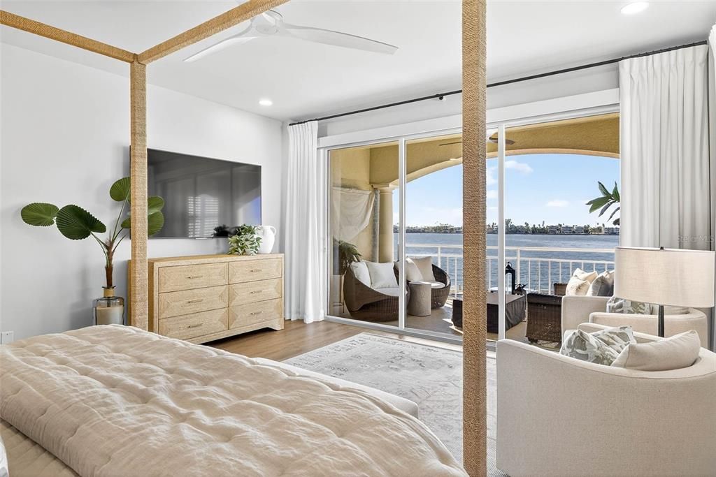 合同活跃: $1,875,000 (3 贝兹, 3 浴室, 2098 平方英尺)