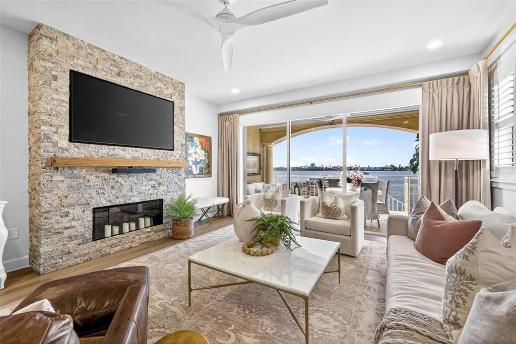 合同活跃: $1,875,000 (3 贝兹, 3 浴室, 2098 平方英尺)