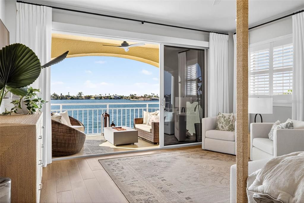 合同活跃: $1,875,000 (3 贝兹, 3 浴室, 2098 平方英尺)