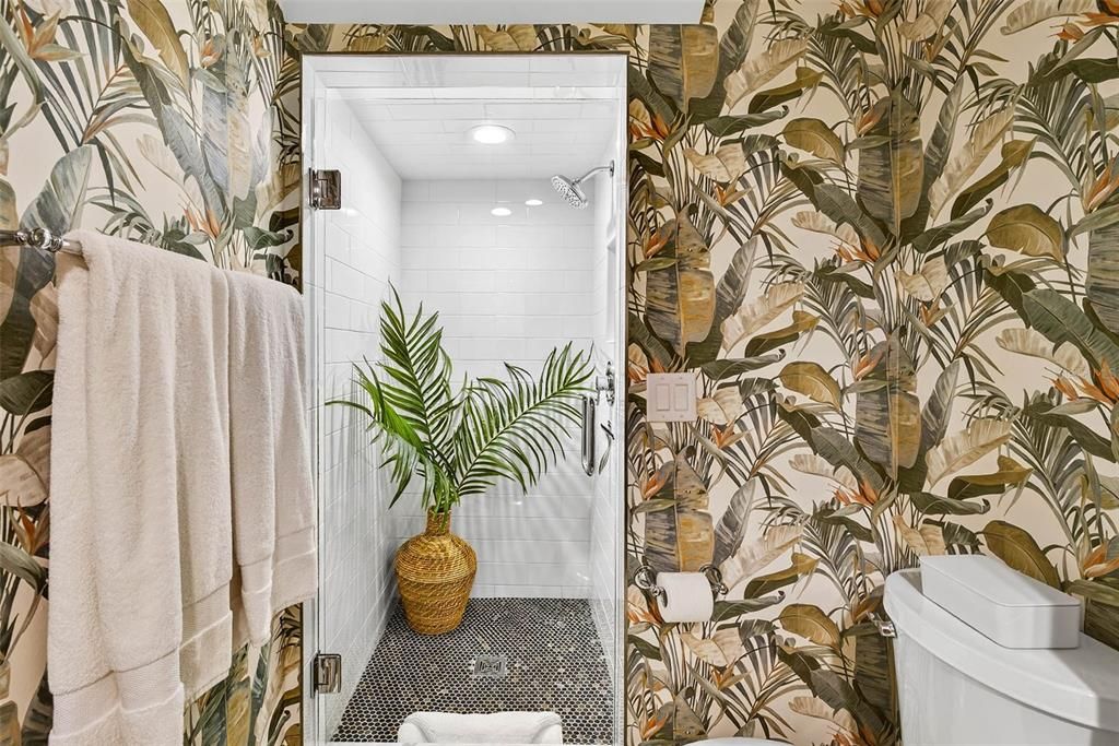 合同活跃: $1,875,000 (3 贝兹, 3 浴室, 2098 平方英尺)