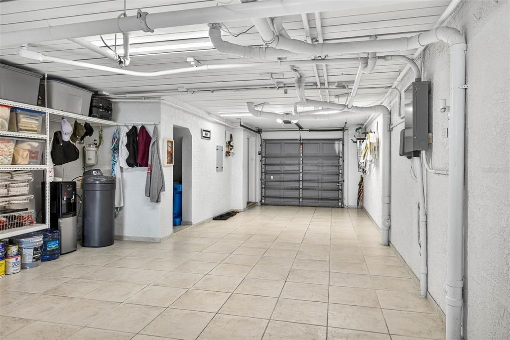 合同活跃: $1,875,000 (3 贝兹, 3 浴室, 2098 平方英尺)