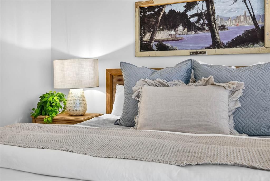 合同活跃: $1,875,000 (3 贝兹, 3 浴室, 2098 平方英尺)