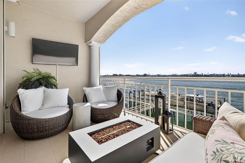 合同活跃: $1,875,000 (3 贝兹, 3 浴室, 2098 平方英尺)