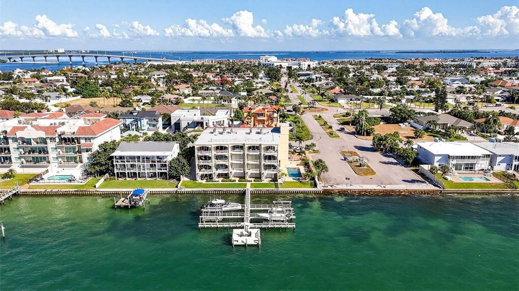 合同活跃: $1,875,000 (3 贝兹, 3 浴室, 2098 平方英尺)